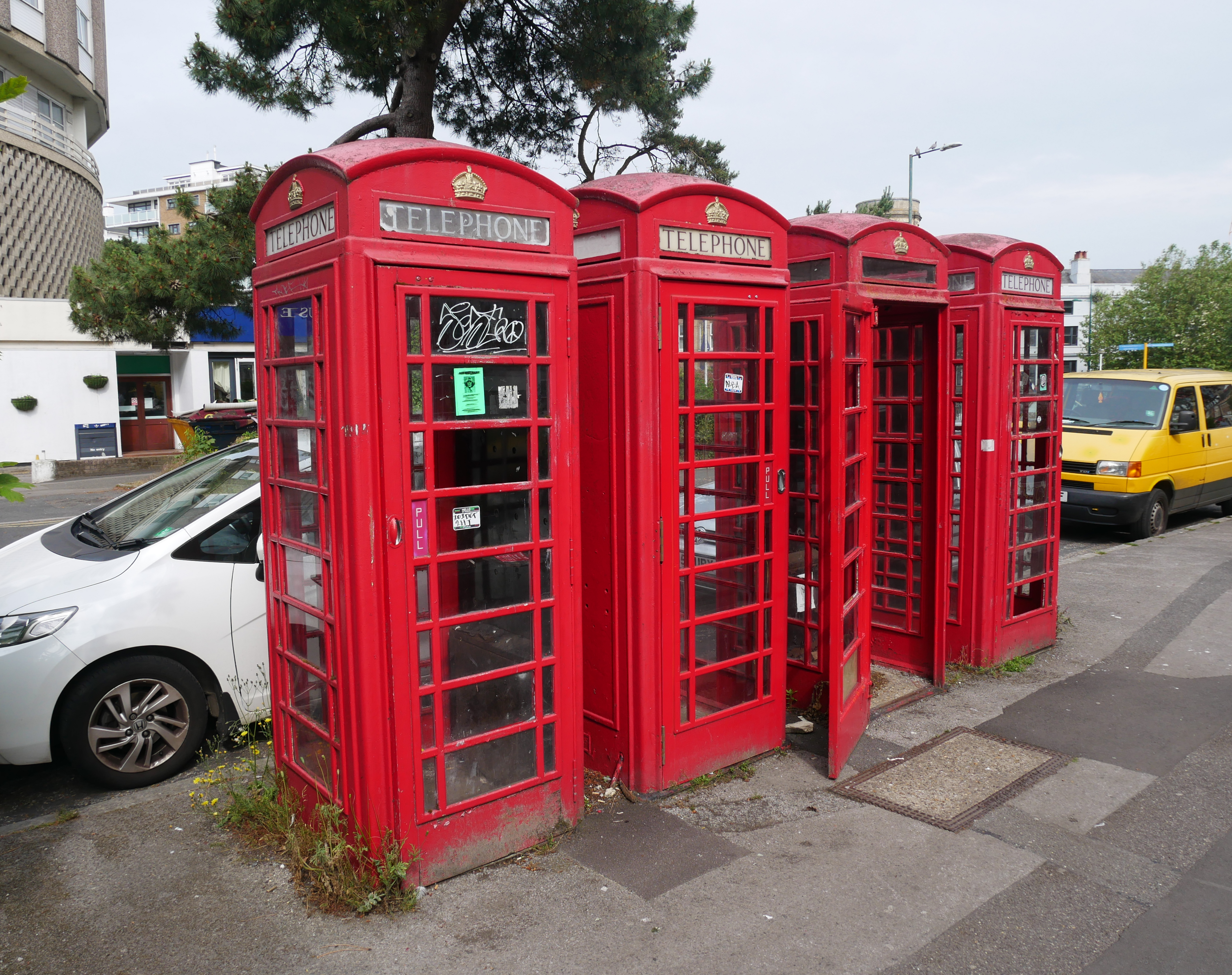 Beatles telephone Kiosk. English telephone Kiosk plane large image. Открой 6 телефон