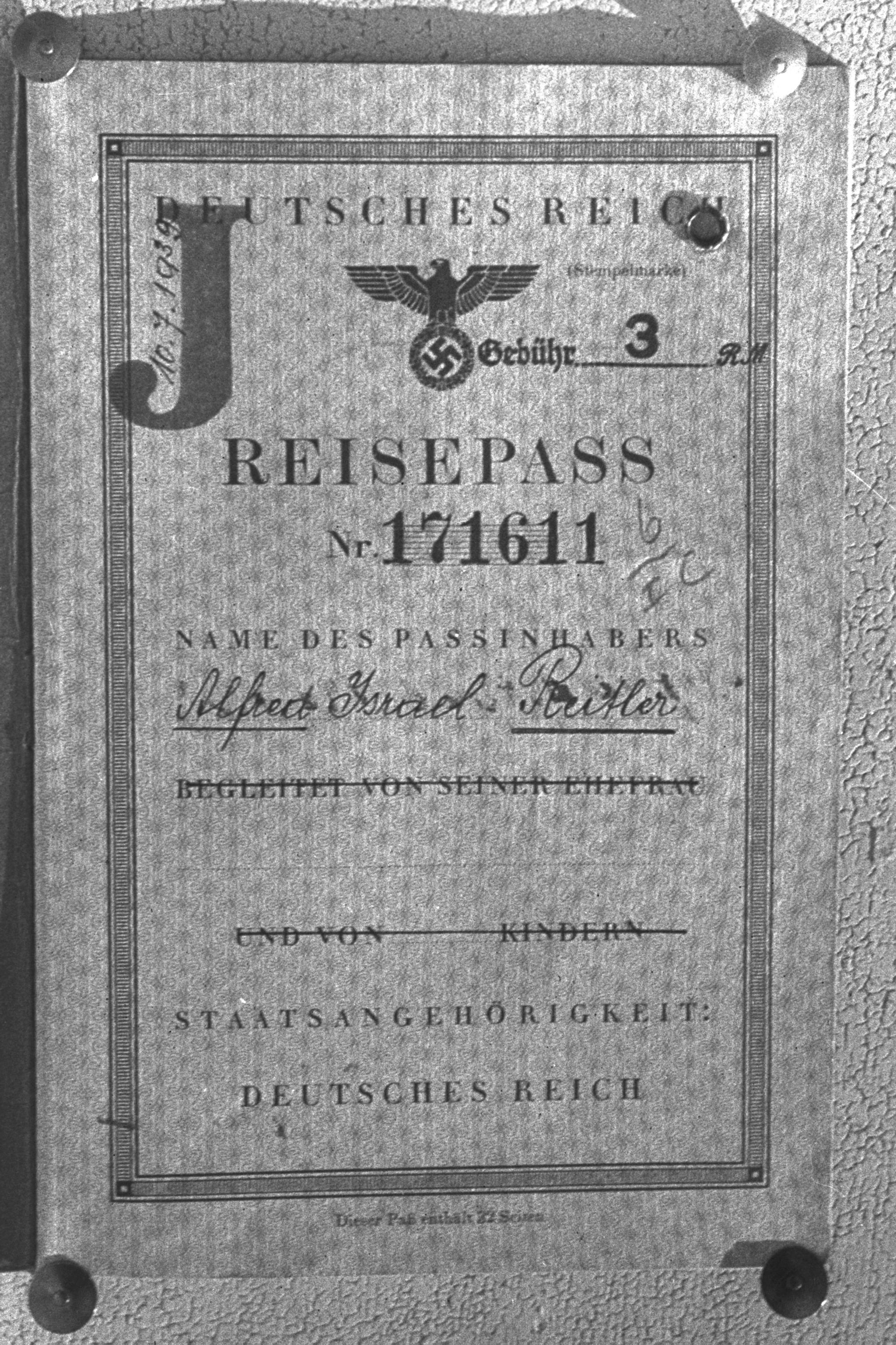 File German Passport With The Inprint Of The Letter J For Jew דרכון גרמני עליו מודפסת האות J לזיהוי יהודים D67 044 Jpg Wikimedia Commons