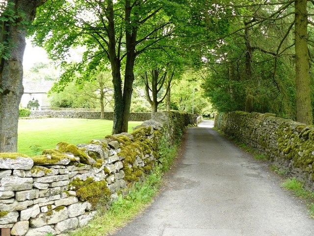 File:Giggleswick Village - geograph.org.uk - 1388574.jpg