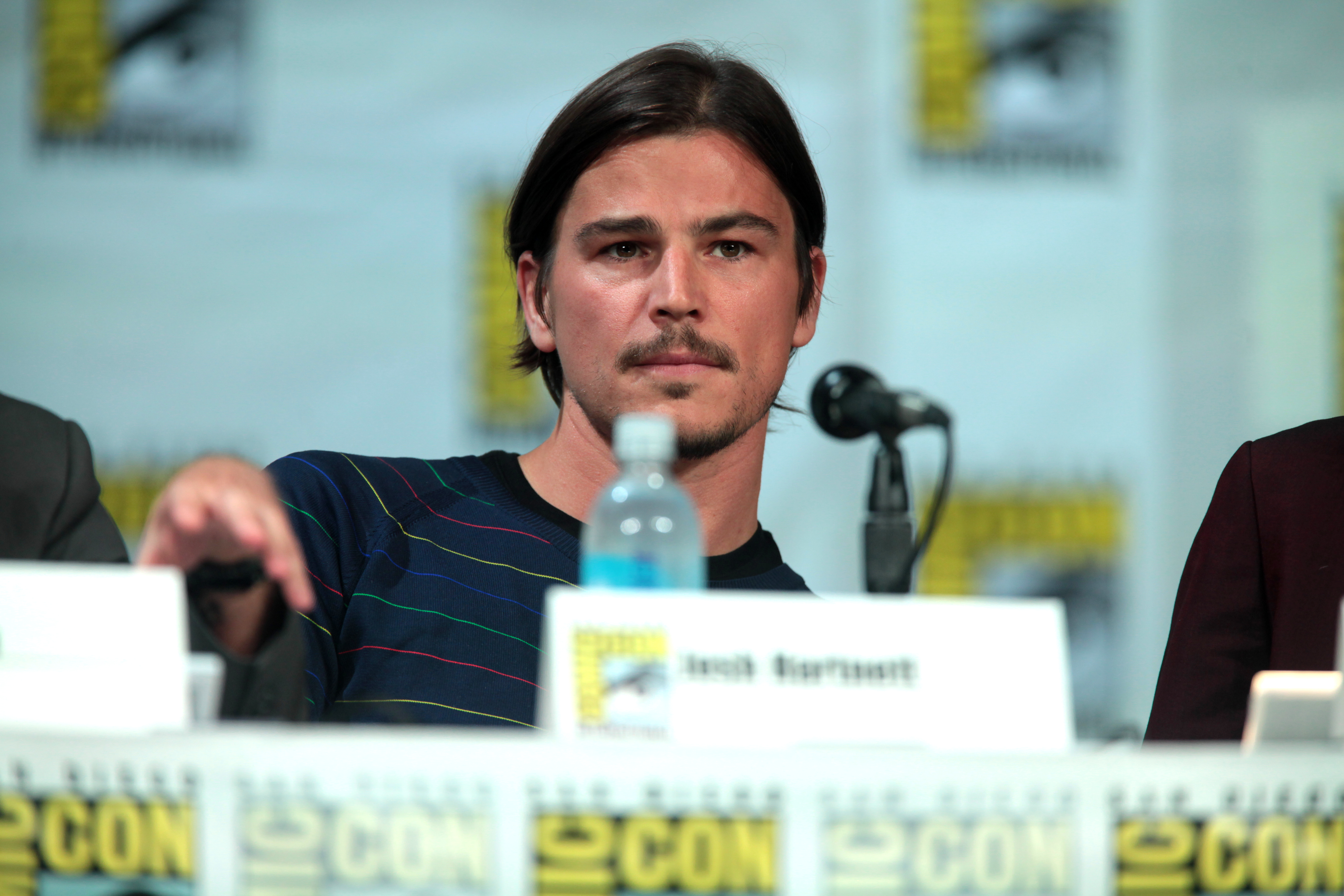 Josh Hartnett Oppenheimer. Джош Хартнетт Супермен. Джош Хартнетт Факультет. Джош Хартнетт короткая стрижка.