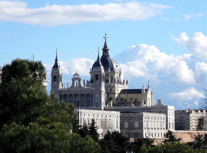 File:La almudena.jpg