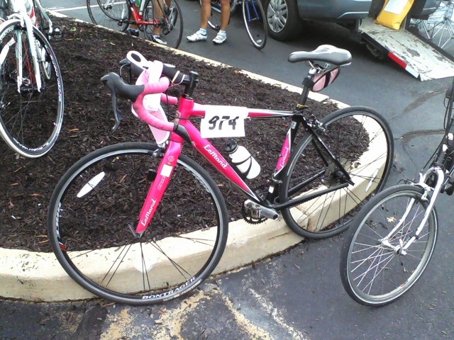 File:Lemond Pink and Black Road Bike.jpg