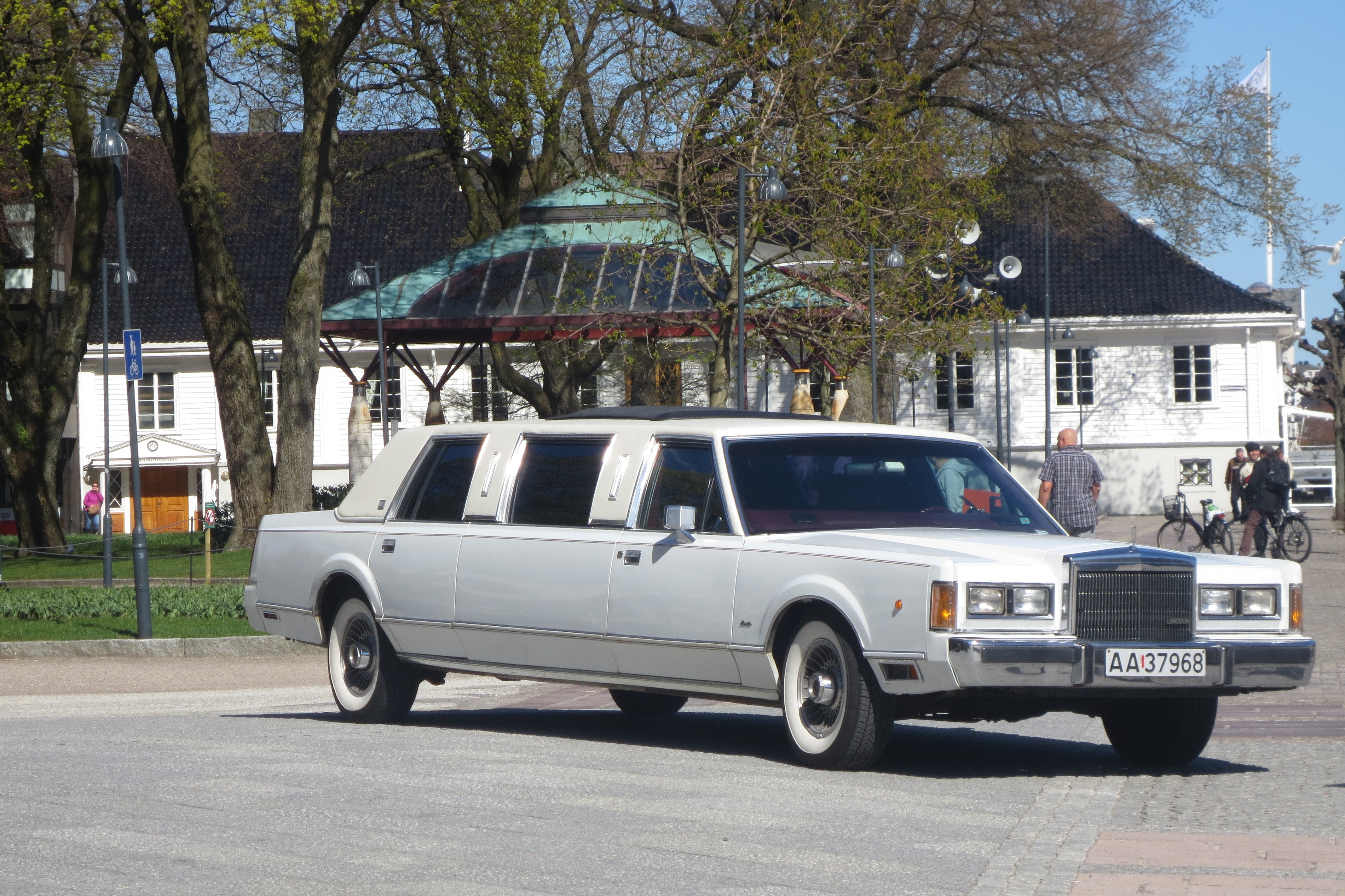 Lincoln Town car stretch Limousine 1986