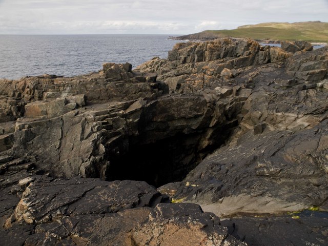 File:McSwyne's Gun - geograph.org.uk - 1427223.jpg