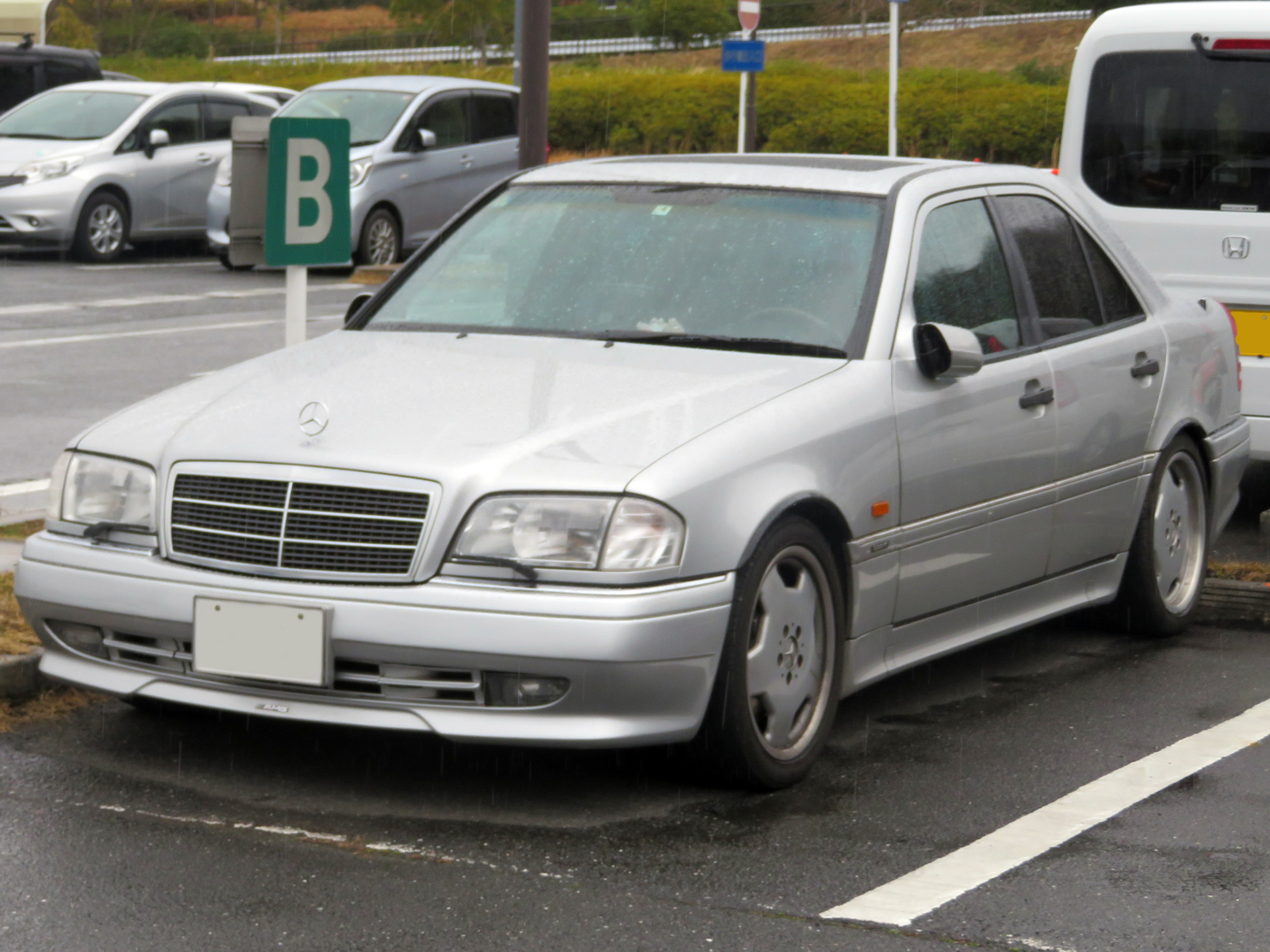 Файл:Mercedes-Benz AMG C36 (W202) front.jpg — Википедия