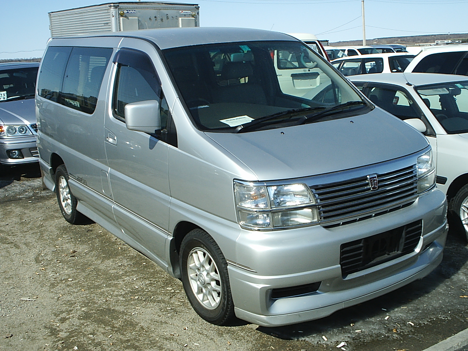 Nissan Caravan Elgrand — Википедия