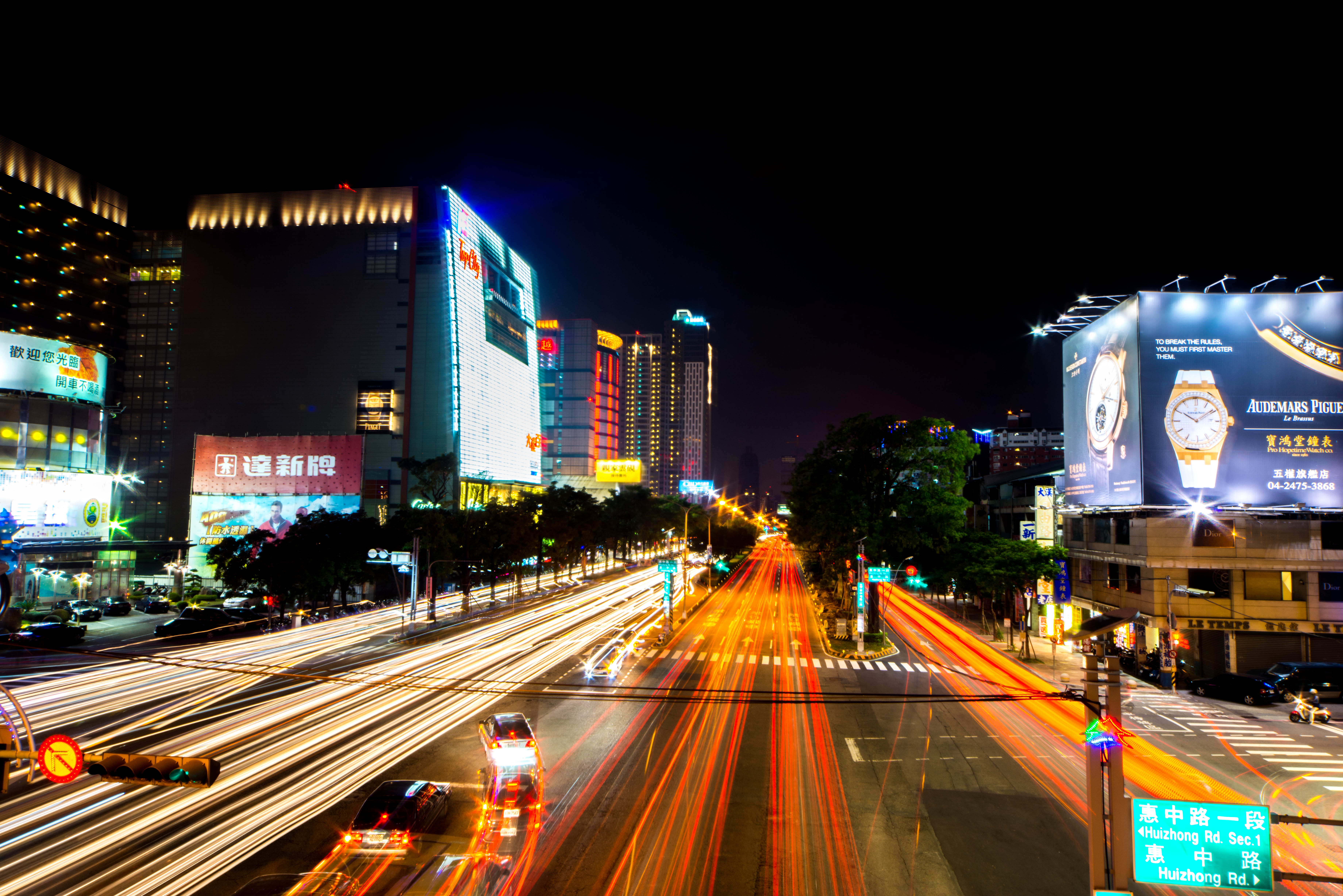 Taiwan on Night. Mitsukoshi Department Store 2017.