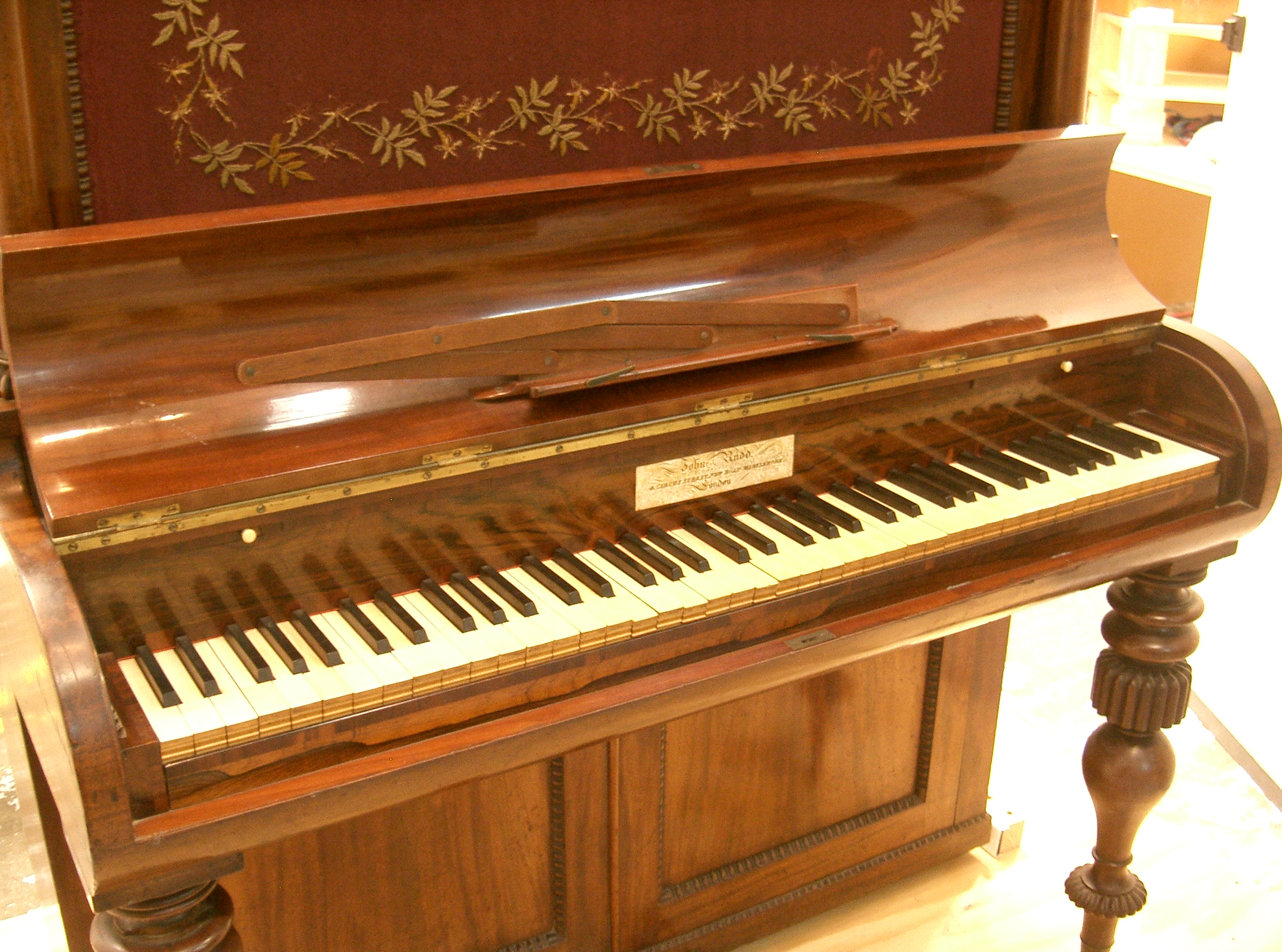 Piano, upright (AM 2007.3.1-10).jpg