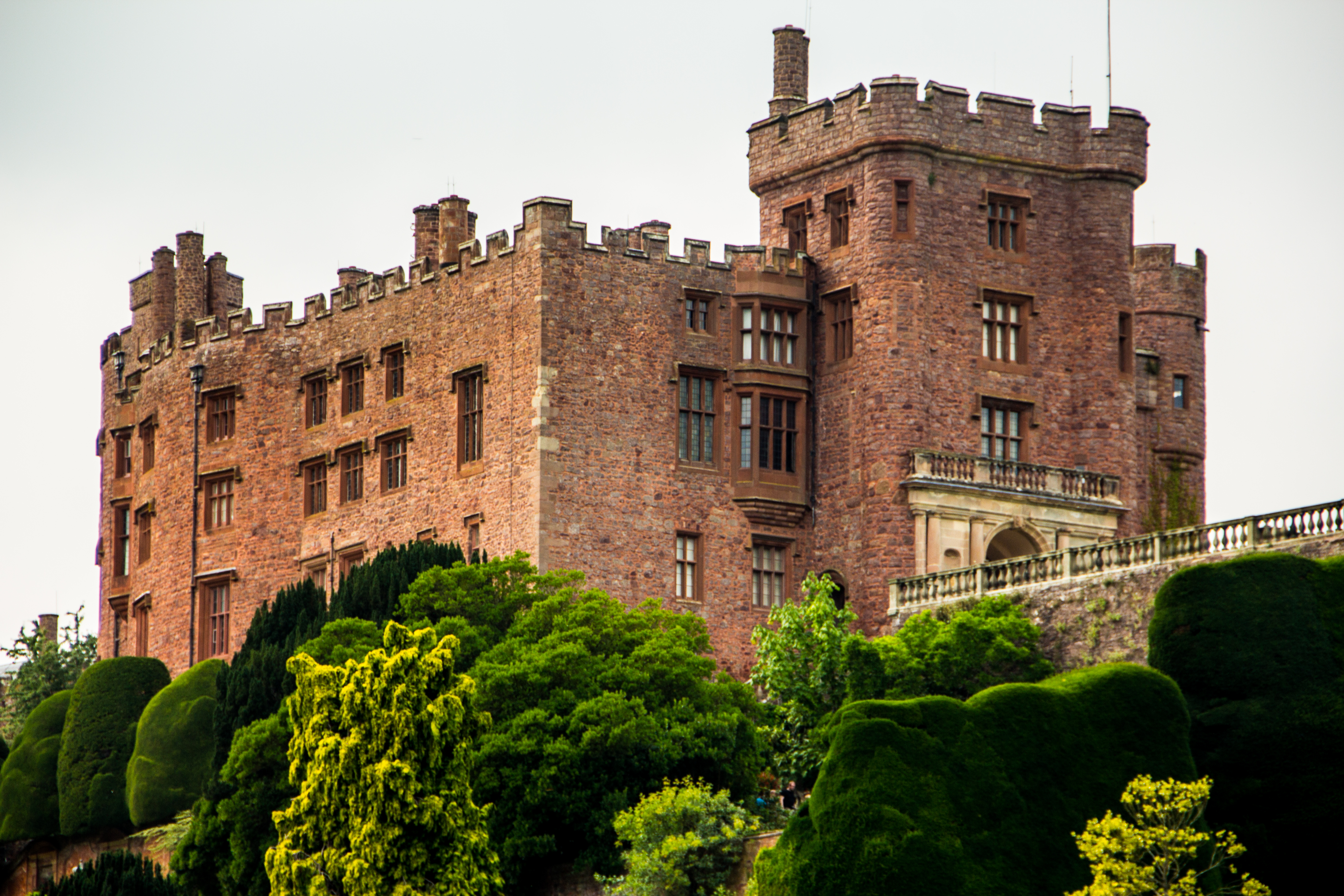 Use castle. Поуис Уэльс. Англия, замок Поуис. Замок Powis Castle. Уэльс Великобритания замок и сад Поуис.