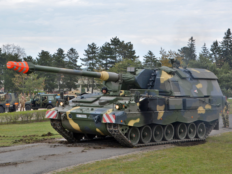 File:PzH 2000 of the Hungarian Armed Forces (4).jpg