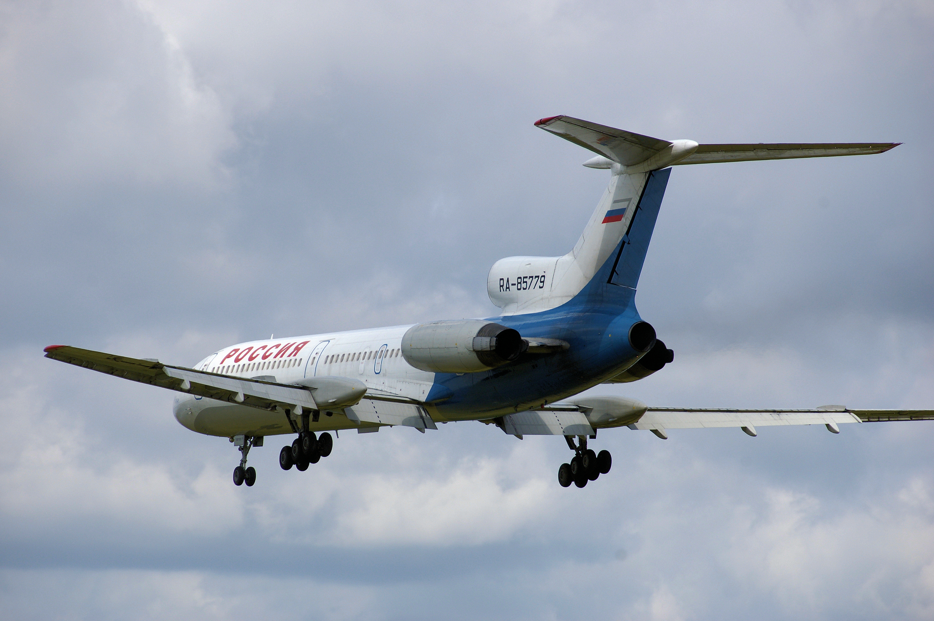 Aéroport International Prosper Boniface Akilebo de Sétissi Rossiya_tu-154m_ra-85779_arp