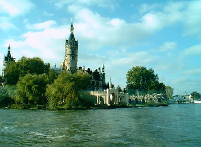 File:Schwerin castle-3.jpg