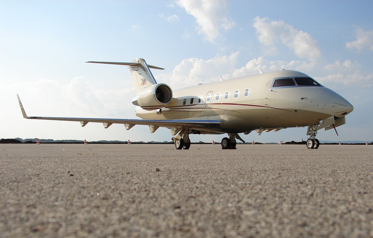 THE Challenger 604 (770771829).jpg