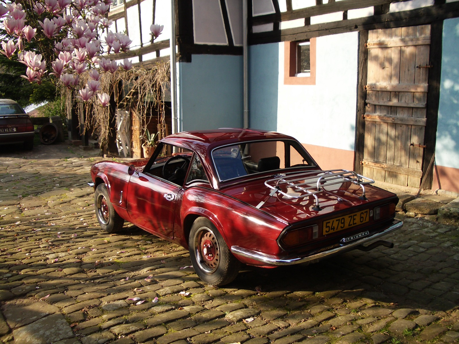 File:Triumph Spitfire 1500 with hardtop and luggage rack - rear.jpeg -  Wikimedia Commons