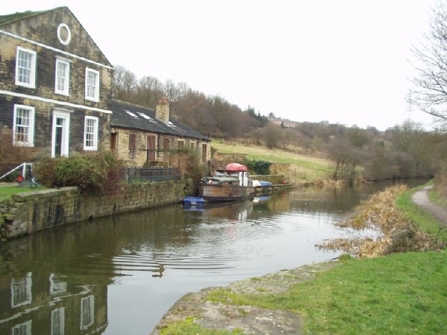 File:Whitecote House, Leeds and Liverpool Canal, Whitecote, Leeds - geograph.org.uk - 126813.jpg