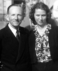 File:William C. und Elaine Townsend-in Peru.jpg