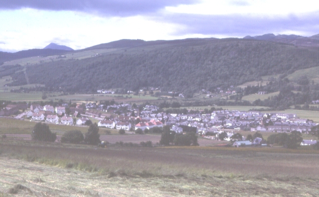 File:Aberfeldy - geograph.org.uk - 12588.jpg