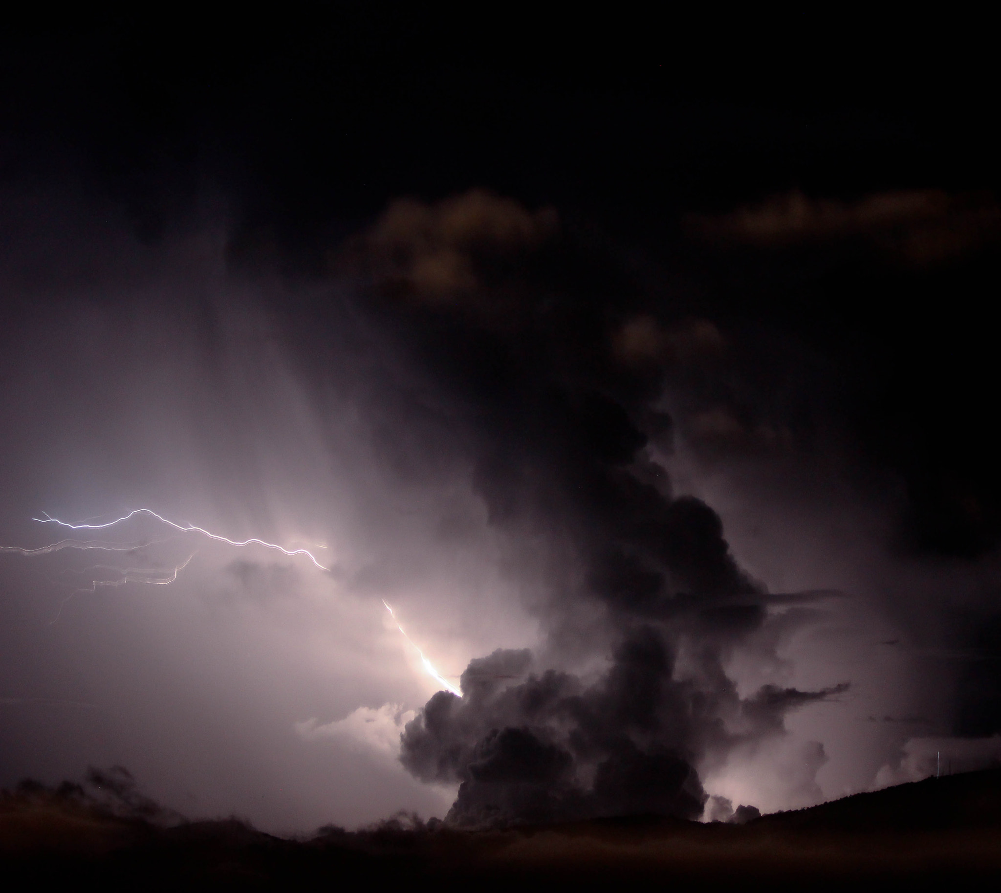 Image of an angry thunderstorm cloud on Craiyon