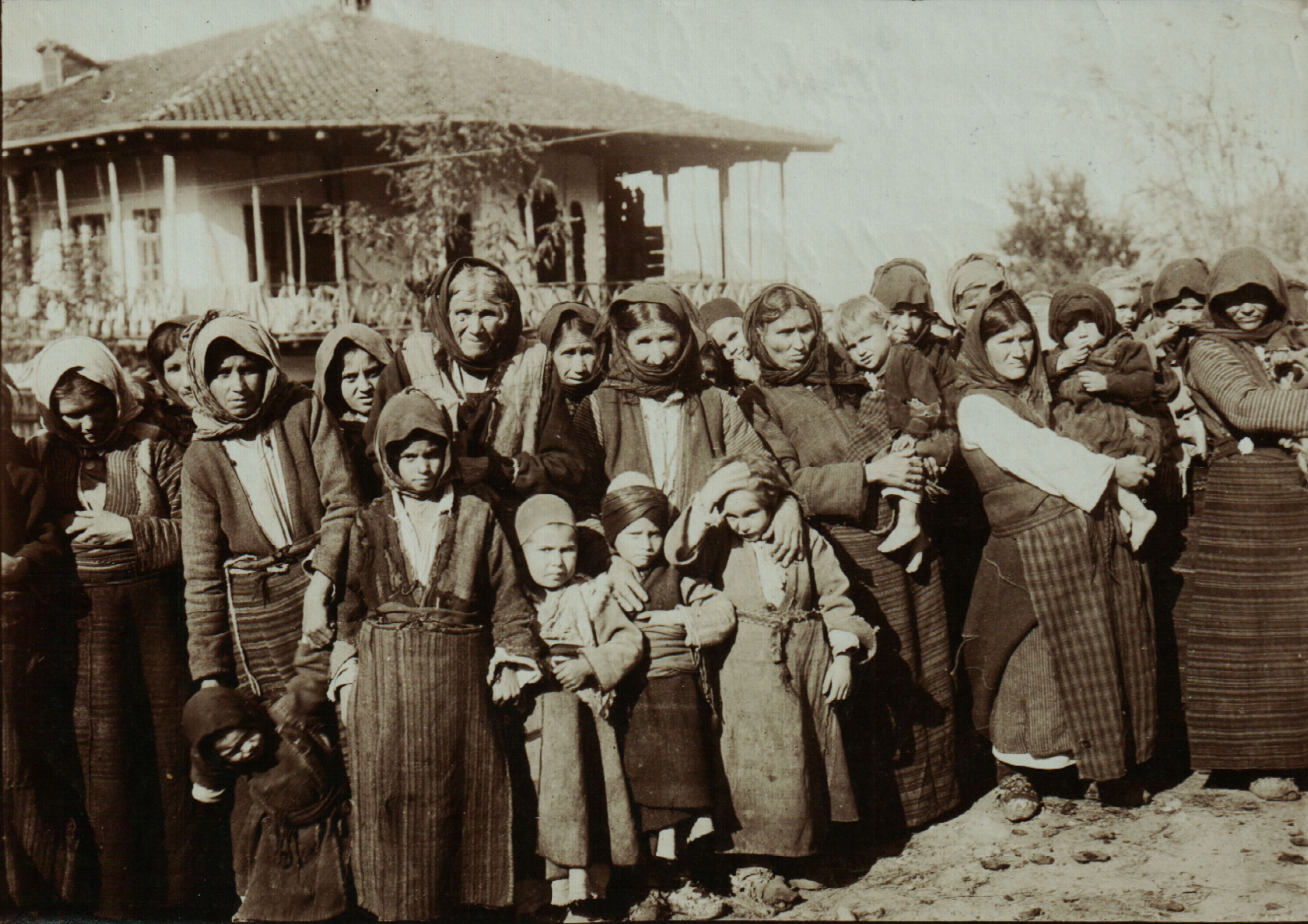 Геноцид народов в годы второй мировой войны. Армянские беженки 1915.
