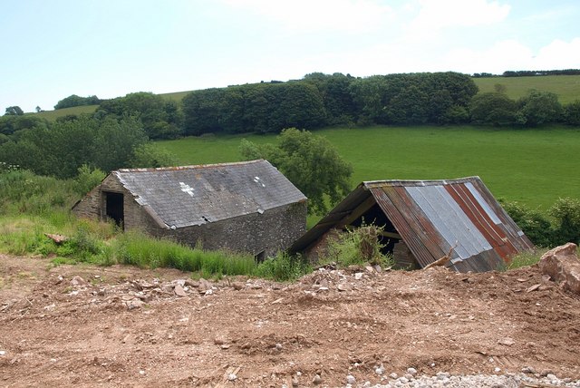 File:Barns at Frittiscombe - geograph.org.uk - 1363498.jpg