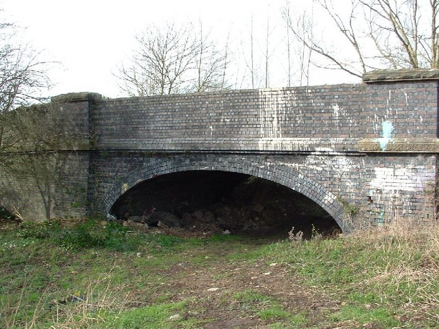 File:Bridge over dismantled railway - geograph.org.uk - 339339.jpg