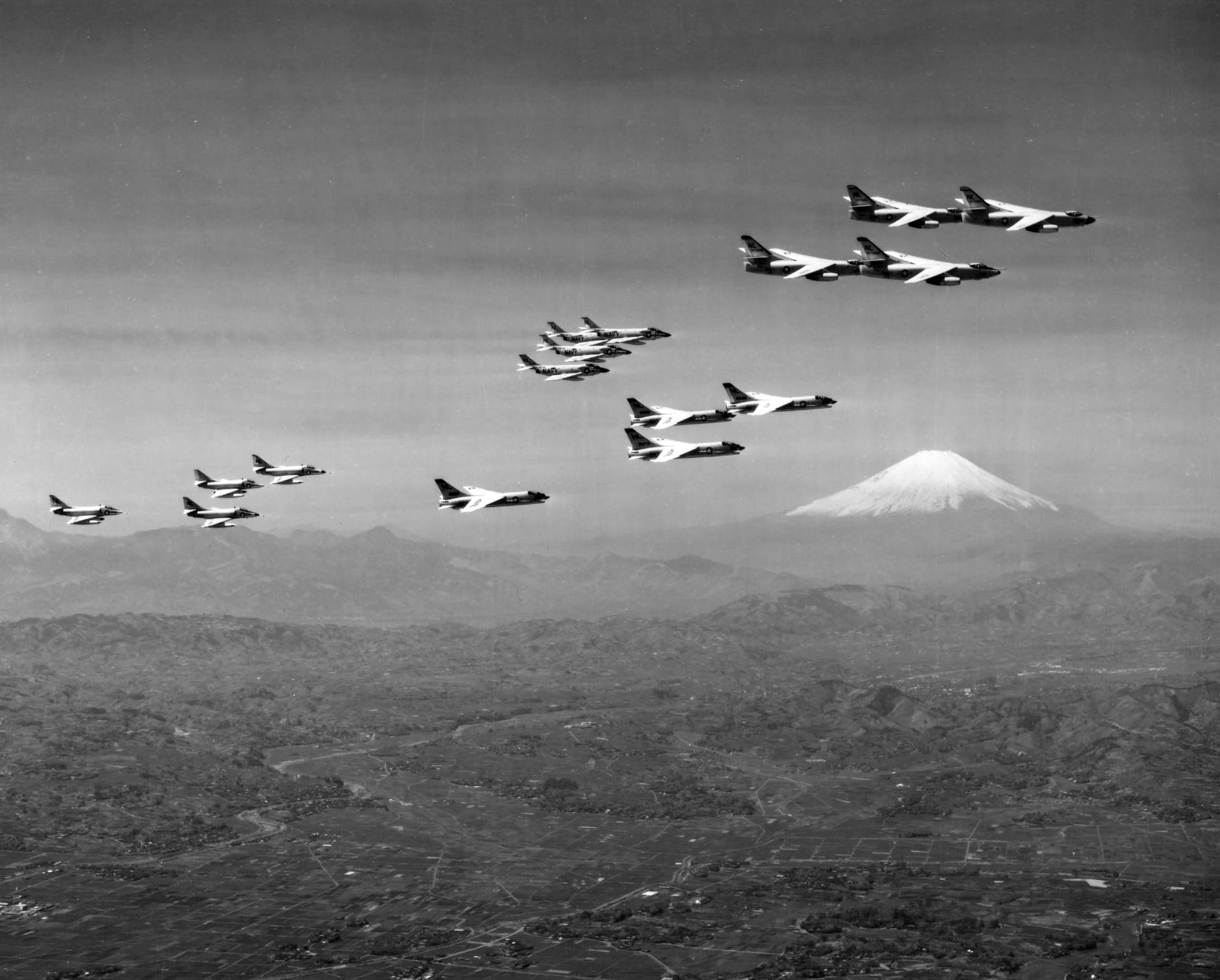 Fly in past. Авиационная группа MT Fuji.