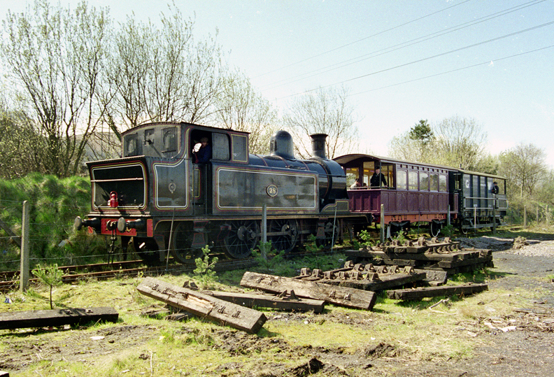 File:Caerphilly Railway 1 (2197934190).jpg