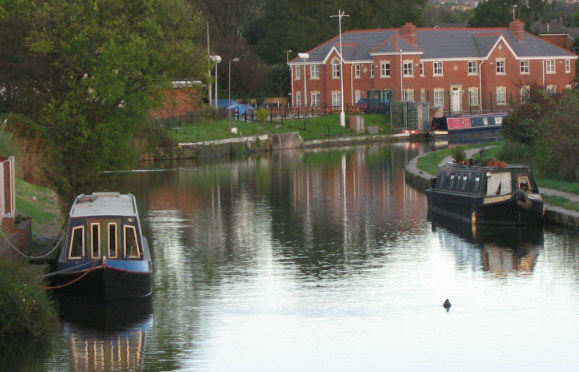 File:Canal boats.jpg