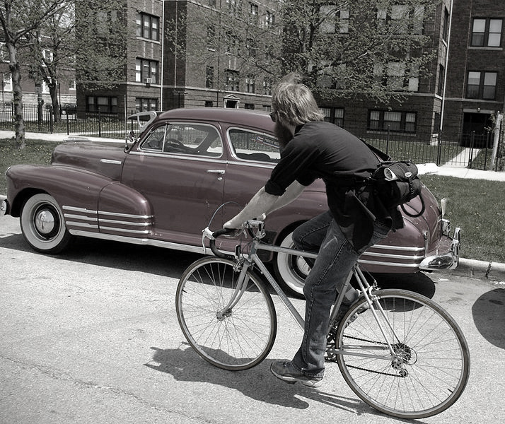 File:Cycling in Chicago 04.jpg