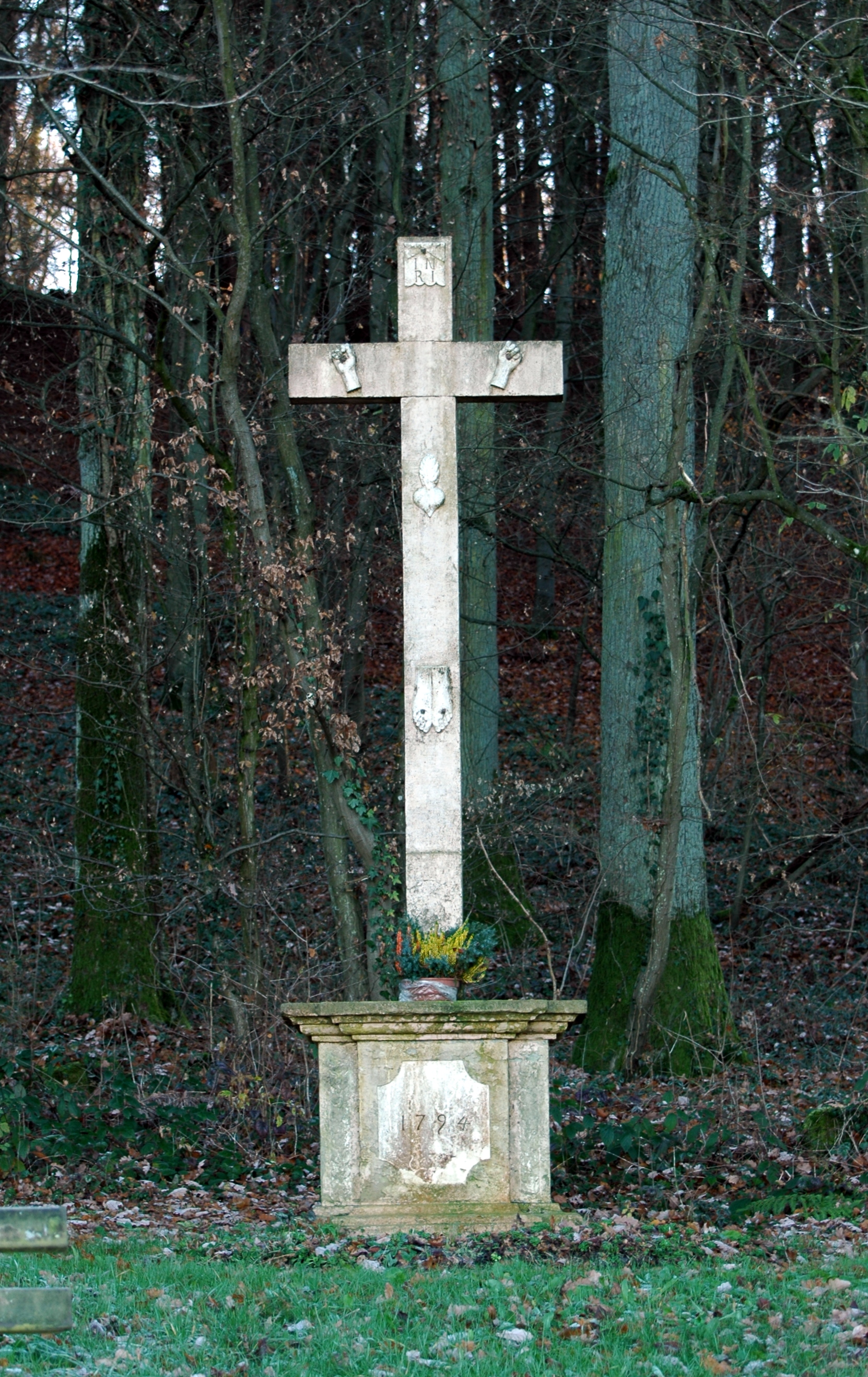 Dielheim - Das Kreuz am Fuße des ehemaligen Schlosses