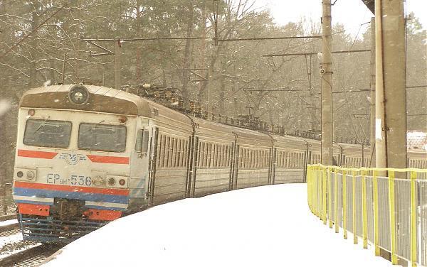 File:ER9m-536 on Lisnytstvo Railway Halt, Kyiv.jpg