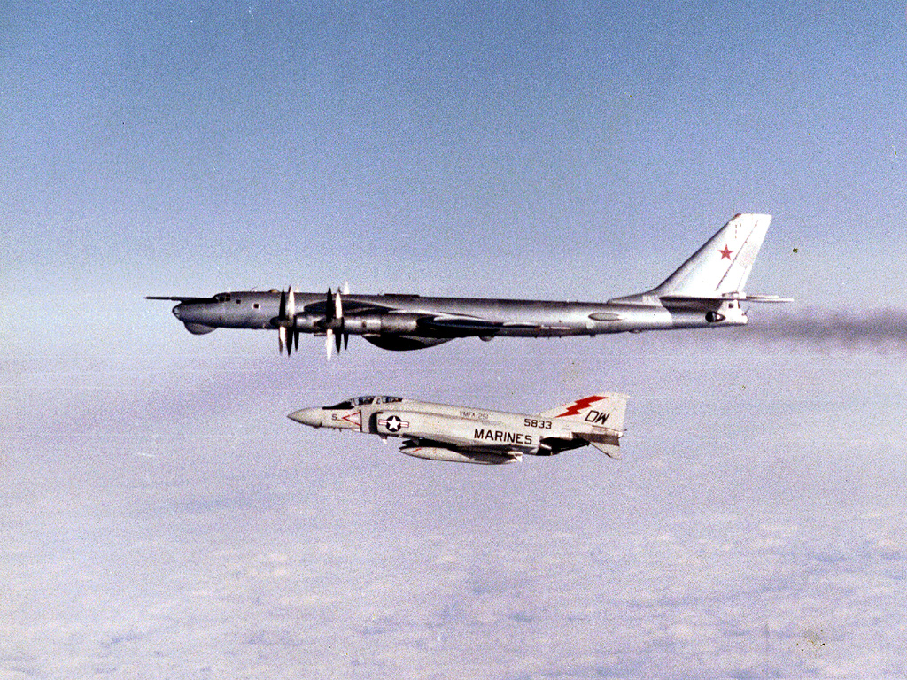 F-4J_VMFA-251_Tu95D_1982.jpg