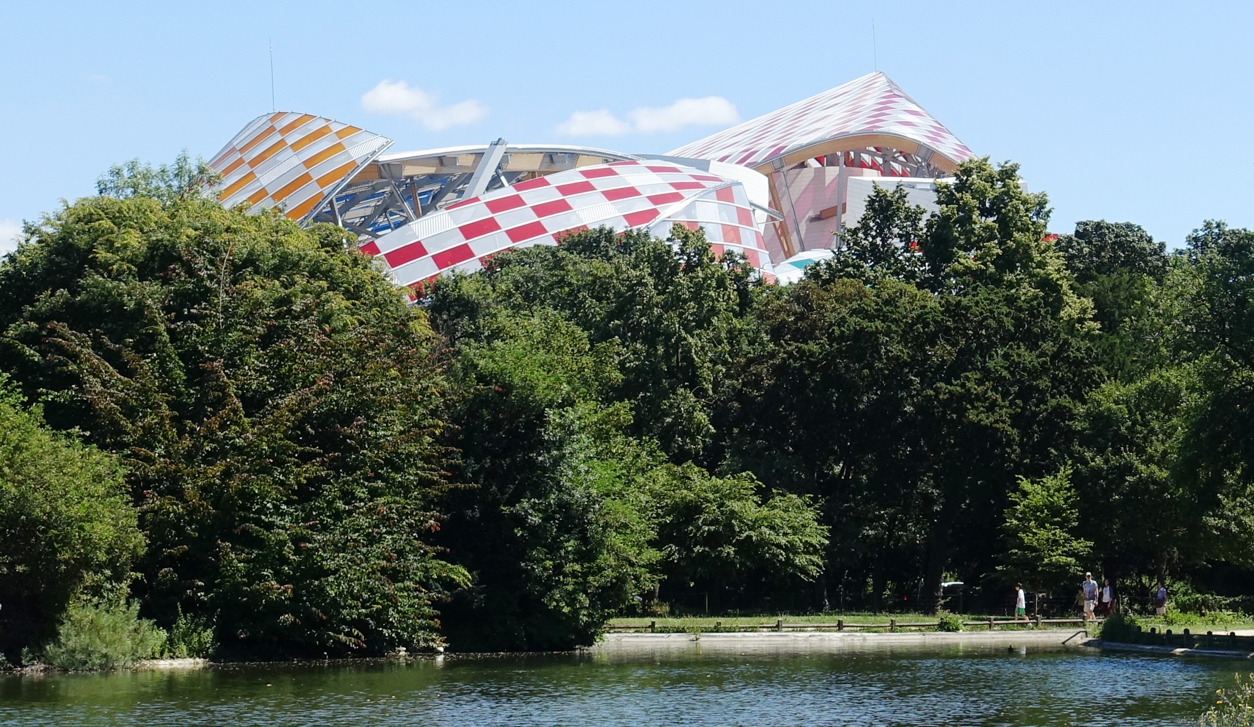 The building of the Louis Vuitton Foundation (Frank Gehry, 2006;  deconstructivism) - Paris, France : r/architecture