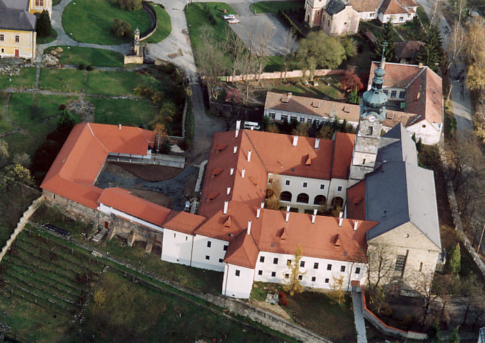 File:Franciscan Convent Szécsény.jpg