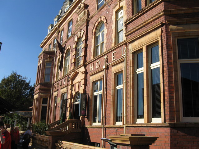 Picture of Grand Hotel Hartlepool courtesy of Wikimedia Commons contributors - click for full credit