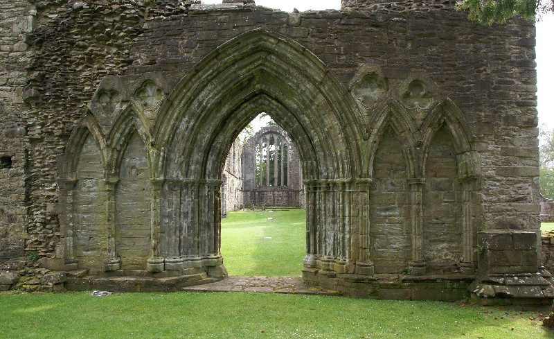 File:Inchmahome Priory - 5 - 06052008.jpg