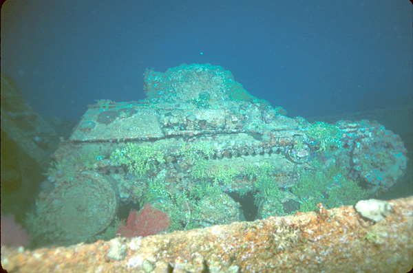 File:Japanese 2-man tankette on the deck of the Nippo Maru wreck, Truk Lagoon, Micronesia.jpg