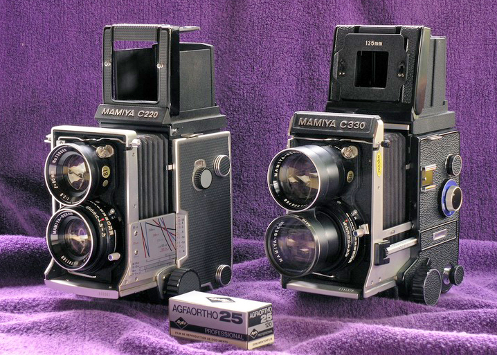 File:Mamiya C220 & C330.JPG