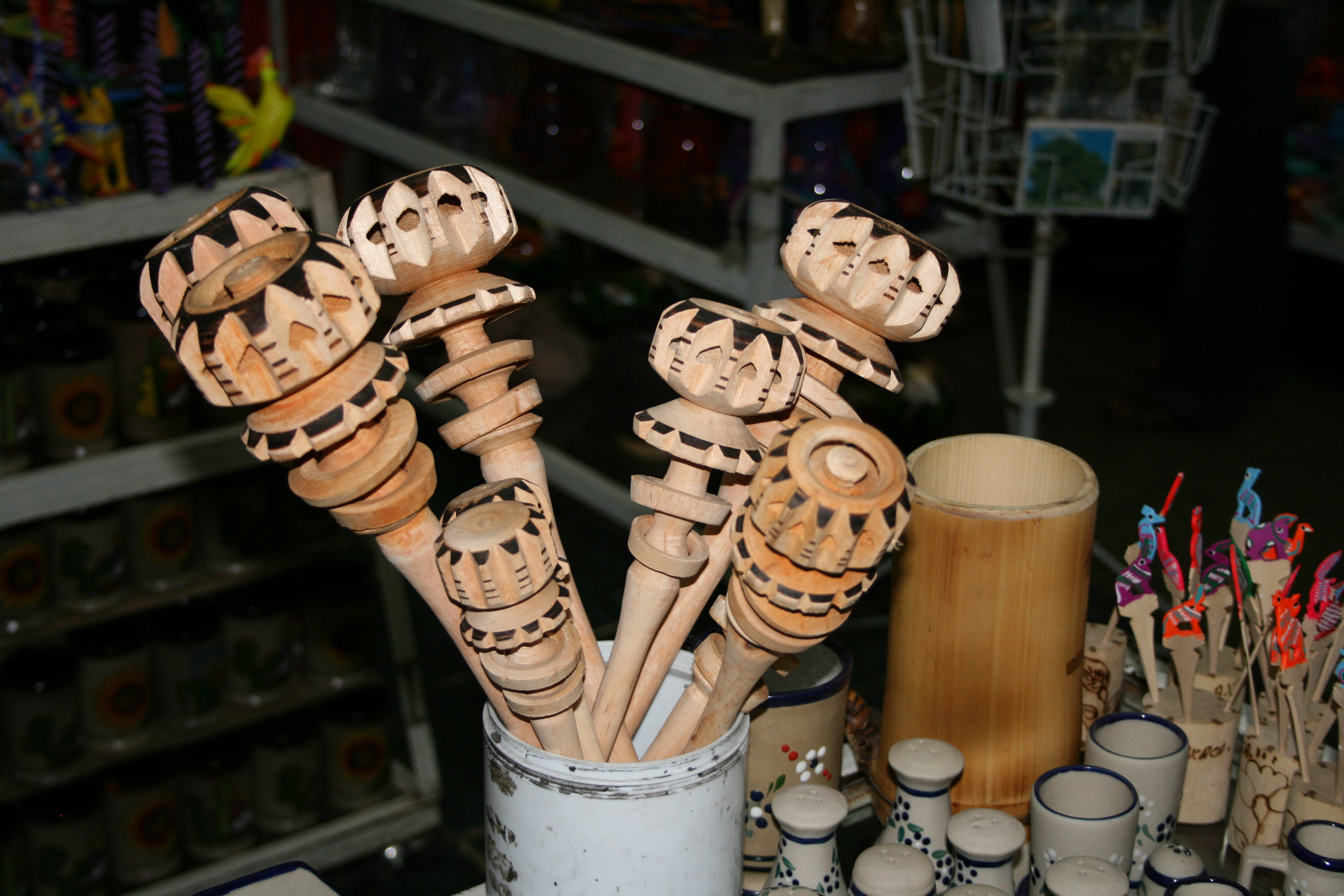 MOLINILLO MADERA RUSTICO SU HOGAR/ KITCHEN UTENSILS FOR CHOCOLATE