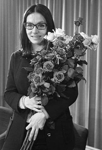 File:Nana Mouskouri 922-4744 (cropped).jpg