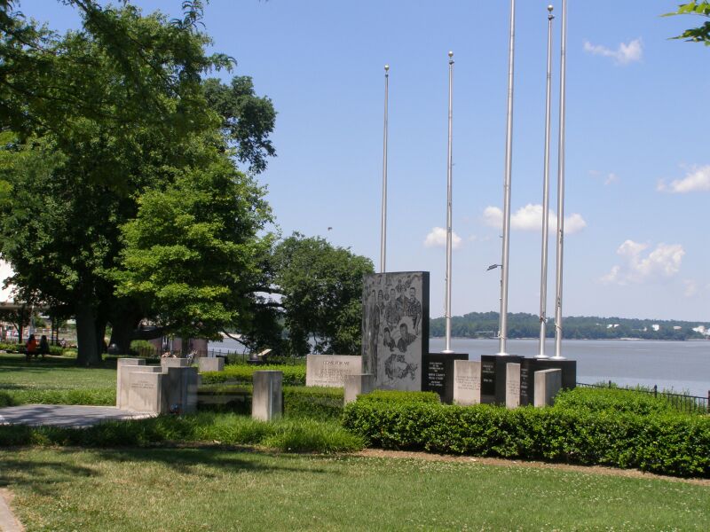 File:Owensboro KY Military Memorial.JPG