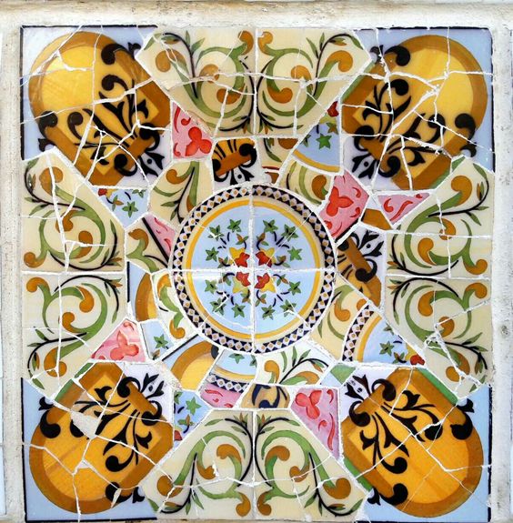 File:Patterns Tile Barcelona Park Guell 6.jpg