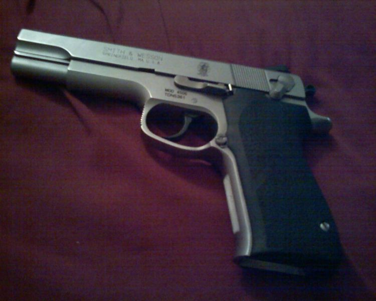 File:S&W Pistol 4506.jpg