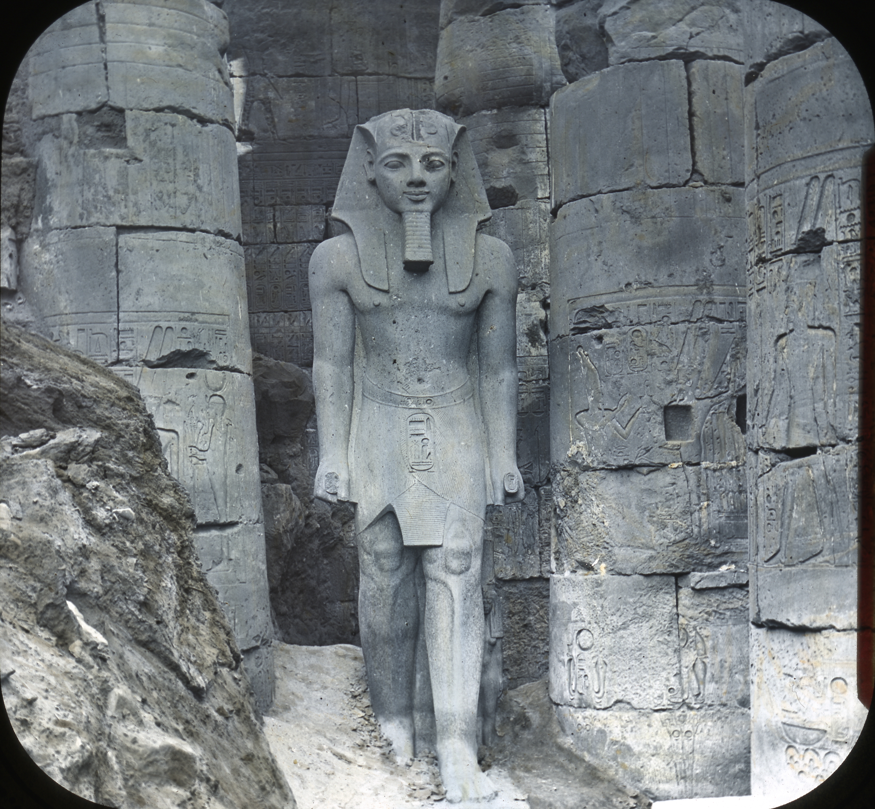 Статуя Рамзеса 2
