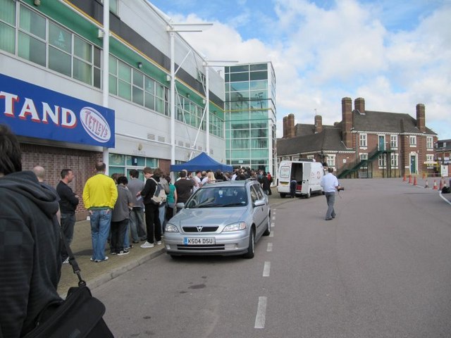 File:The queue to get in - geograph.org.uk - 1436969.jpg