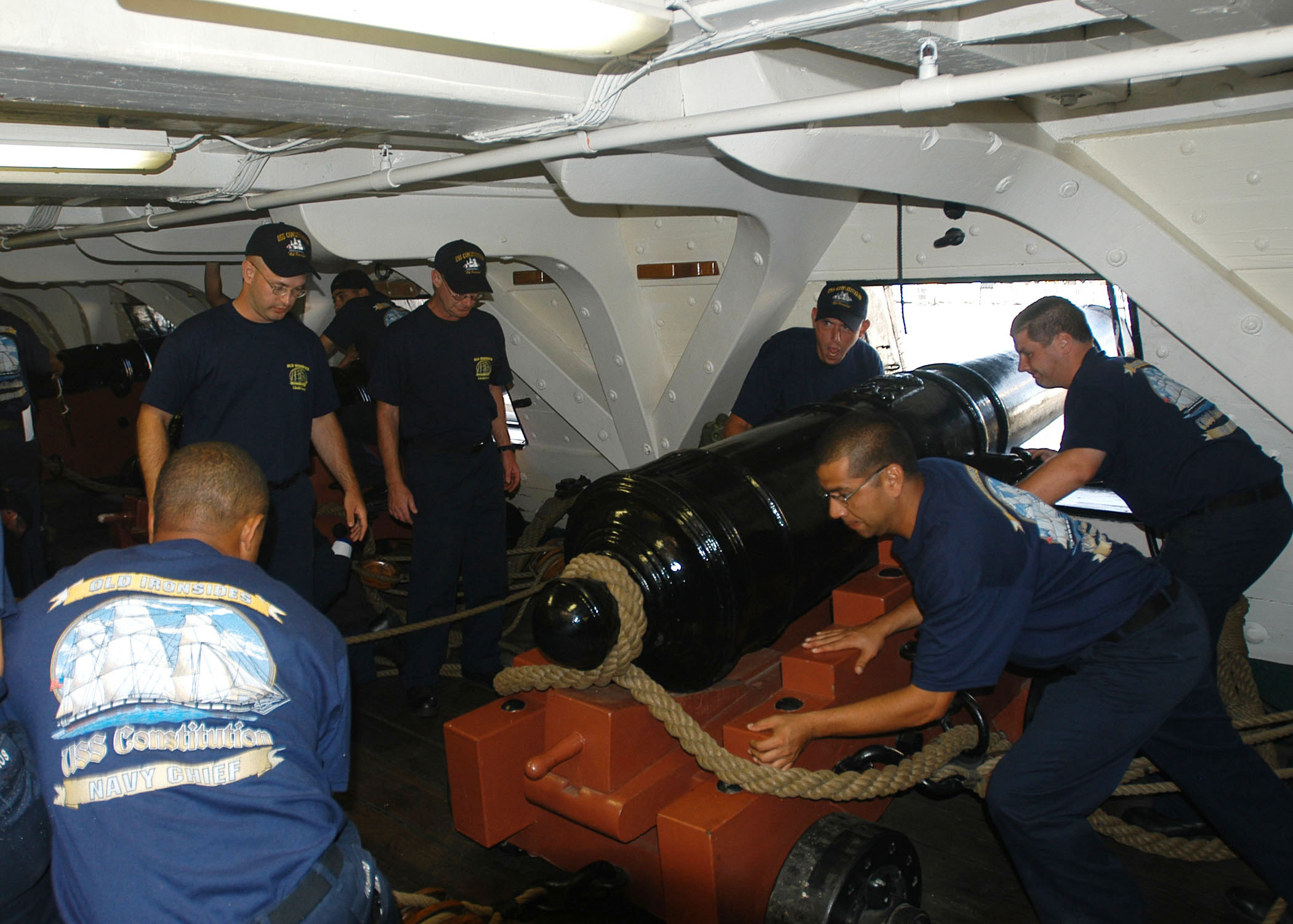 https://upload.wikimedia.org/wikipedia/commons/6/65/US_Navy_050825-N-9076B-006_Chief_petty_officer_%28CPO%29_selectees_practice_loading_and_firing_a_5600_lb_canon_on_the_gun_deck_of_oldest_commissioned_ship%2C_USS_Constitution.jpg