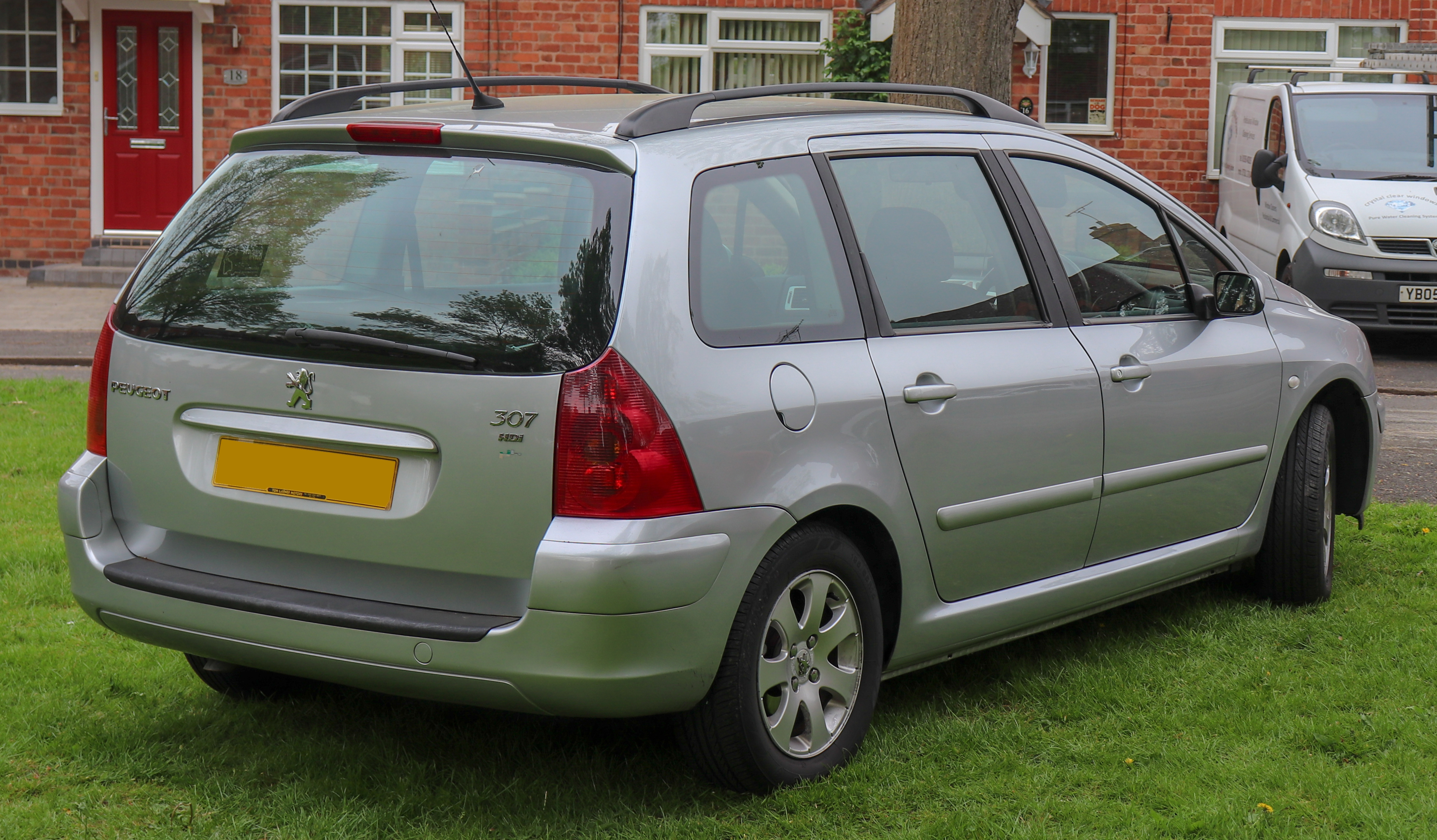 File:2004 - Peugeot 307 - 01.jpg - Wikimedia Commons