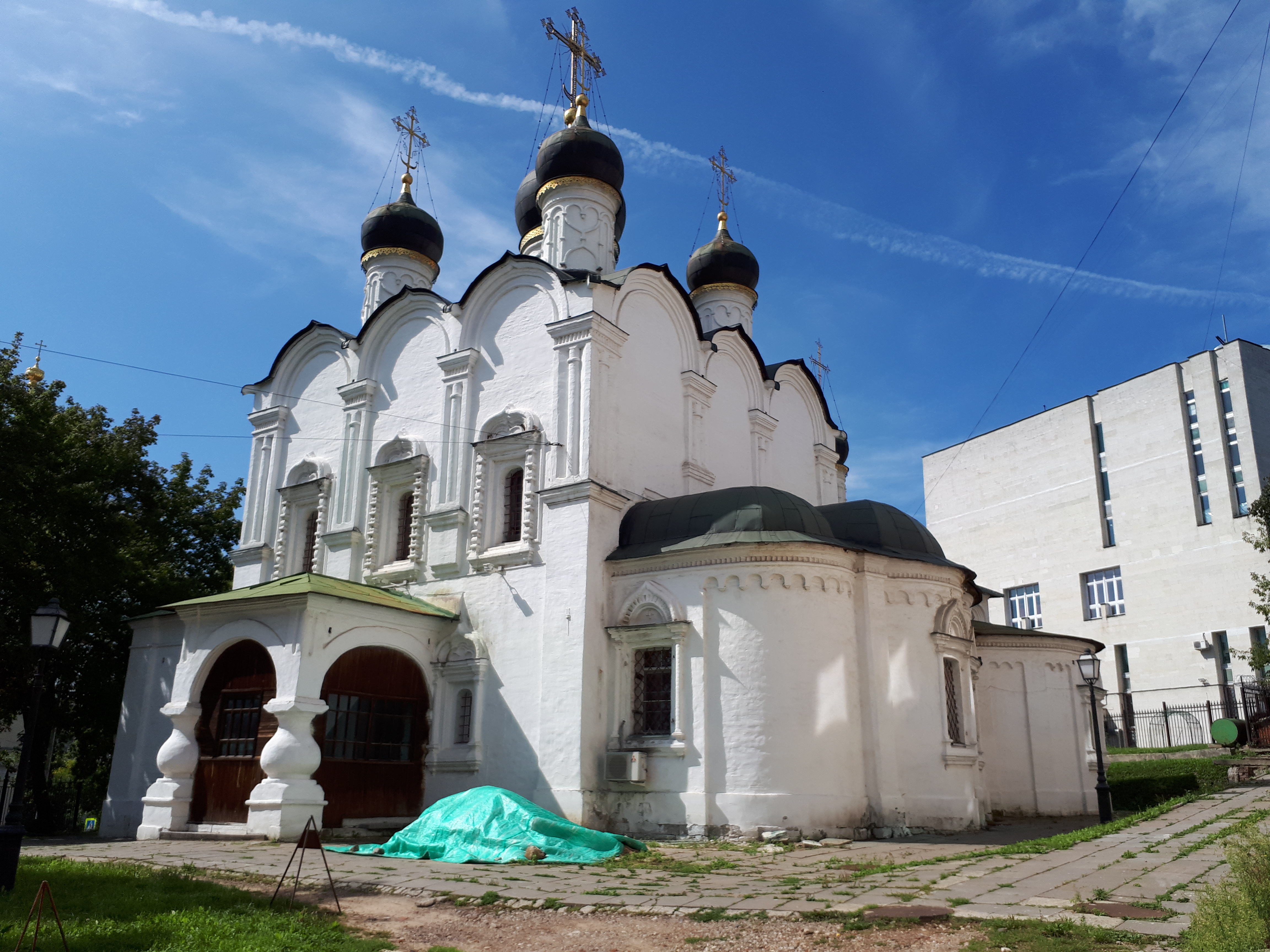 Церковь в старых садах в москве