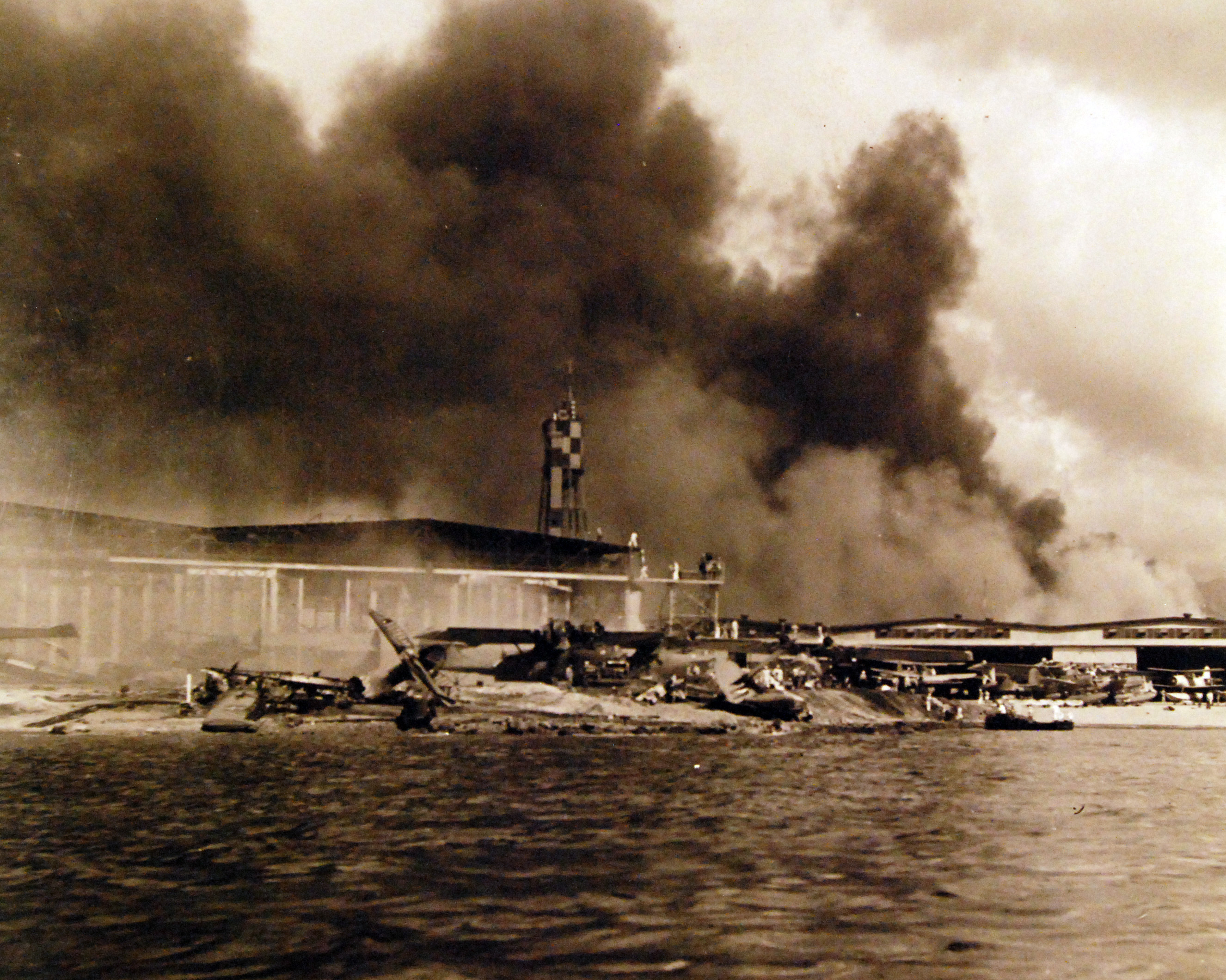 Нападение на сша перл харбор. Атака на «пёрл‑Харбор», 7 декабря, 1941. Атака Японии на пёрл-Харбор (7 декабря 1941 г. Нападение Японии на Перл-Харбор. Нападение на пёрл-Харбор 1941.