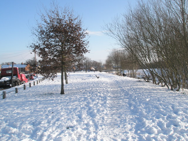 File:A snowy scene at The Oaks (1) - geograph.org.uk - 1655503.jpg